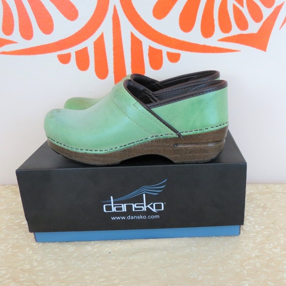Dansko Shoes - Dansko New In Box Keylime Walking Clogs 38